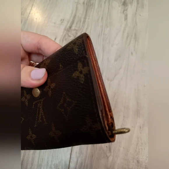Louis Vuitton Portomone Zip Monogram Bifold Wallet - Picture 9 of 12